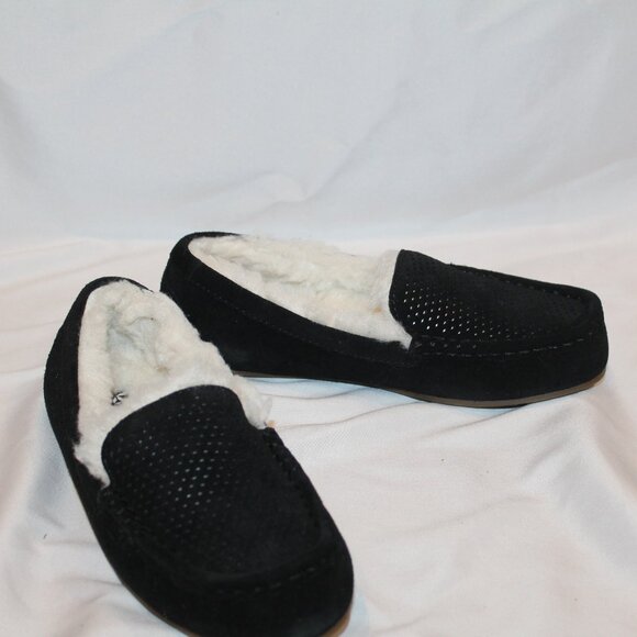 NIB UGG KOOLABURRA LEZLY PERF WOMEN'S SUEDE FUR LINED SLIPPERS BLACK - Picture 4 of 5